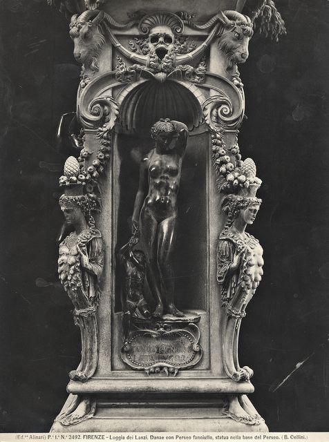 Alinari, Fratelli — Firenze - Loggia dei Lanzi. Danae con Perseo fanciullo, statua nella base del Perseo. (B. Cellini) — insieme